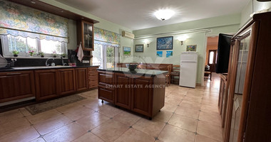 GRAB A BARGAIN - Six bedroom detached house for sale in Panthea-Mesa geitonia