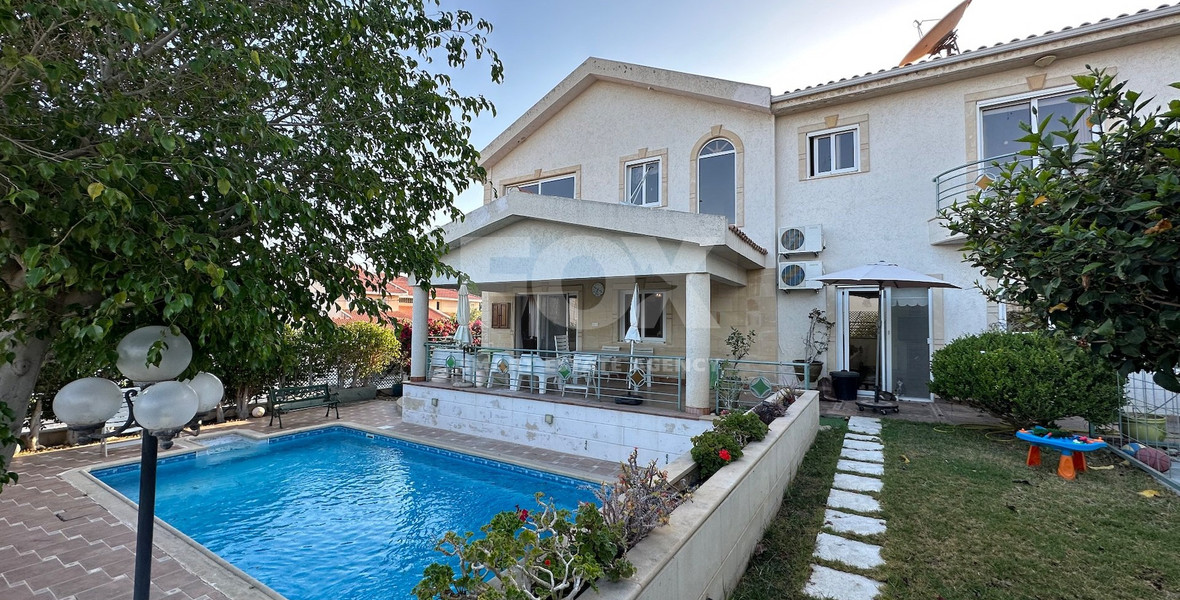 GRAB A BARGAIN - Six bedroom detached house for sale in Panthea-Mesa geitonia