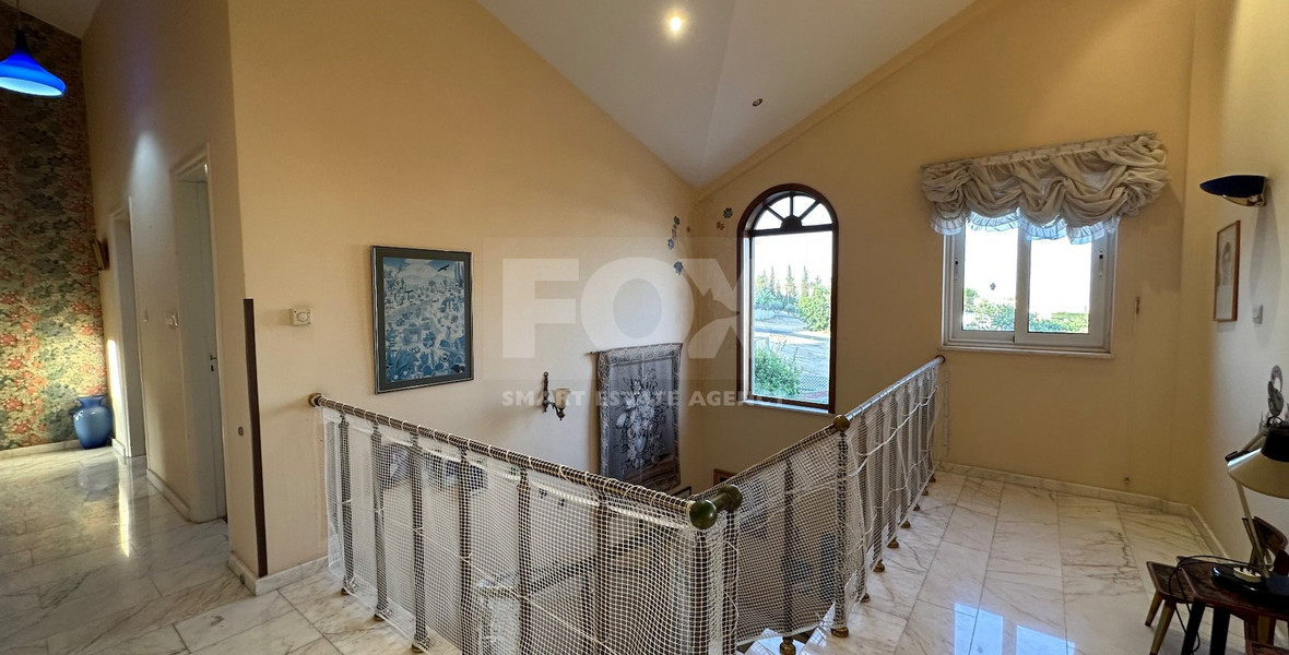 GRAB A BARGAIN - Six bedroom detached house for sale in Panthea-Mesa geitonia