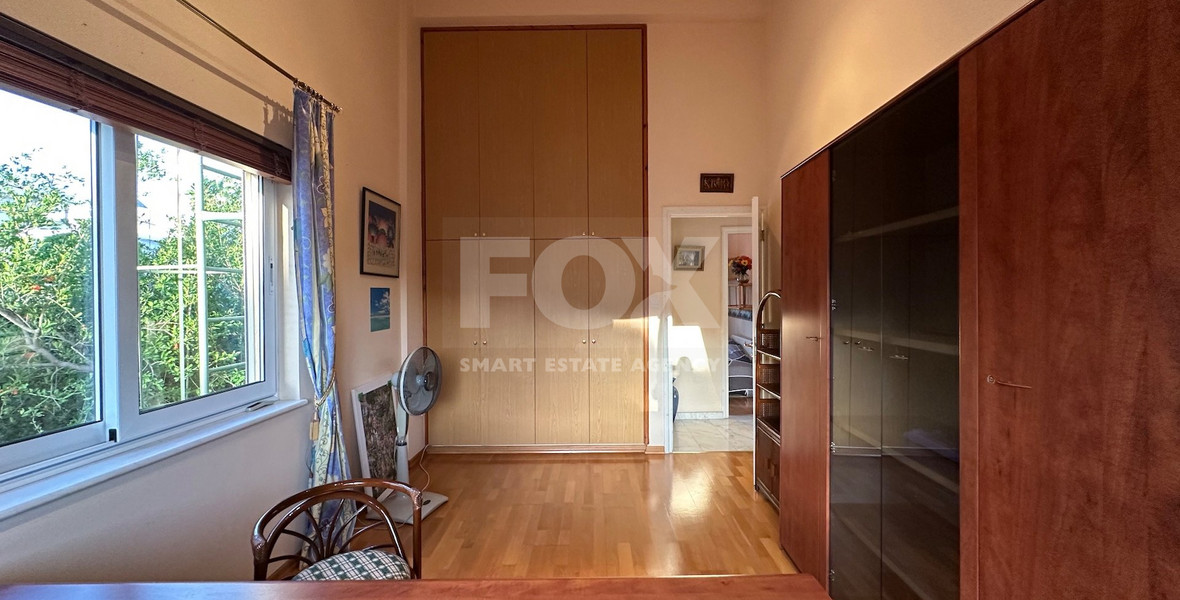 GRAB A BARGAIN - Six bedroom detached house for sale in Panthea-Mesa geitonia