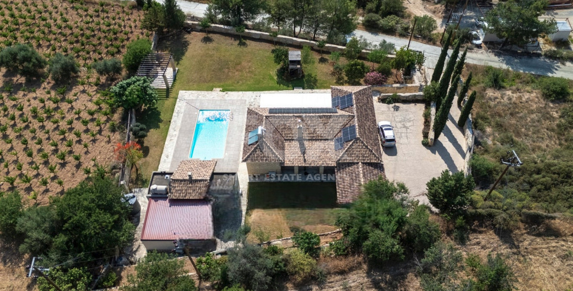 BEAUTIFUL STONE BUILT VILLA ON LARGE PLOT WITH PRIVATE DRIVE IN , VIEWS,  TRANQUILITY AND PRIVACY, A PERFECT RETREAT.