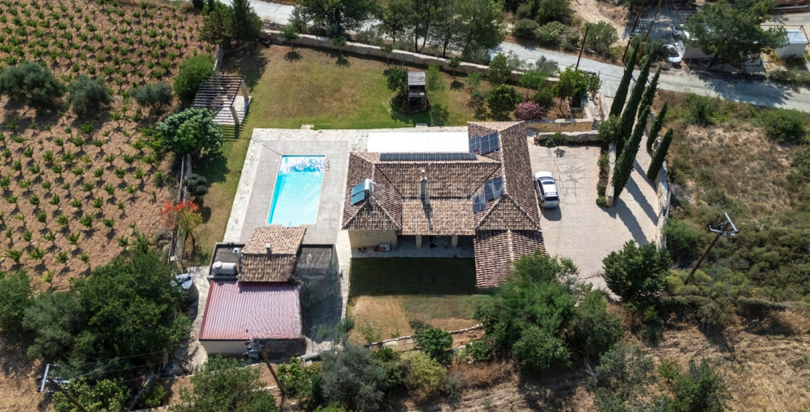 BEAUTIFUL STONE BUILT VILLA ON LARGE PLOT WITH PRIVATE DRIVE IN , VIEWS,  TRANQUILITY AND PRIVACY, A PERFECT RETREAT.