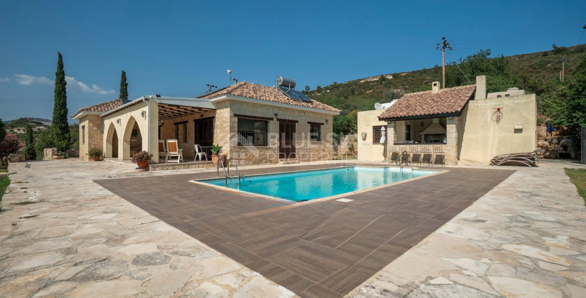 BEAUTIFUL STONE BUILT VILLA ON LARGE PLOT WITH PRIVATE DRIVE IN , VIEWS,  TRANQUILITY AND PRIVACY, A PERFECT RETREAT.