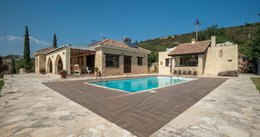 BEAUTIFUL STONE BUILT VILLA ON LARGE PLOT WITH PRIVATE DRIVE IN , VIEWS,  TRANQUILITY AND PRIVACY, A PERFECT RETREAT.