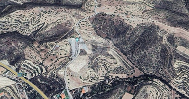 Land for sale with amazing panoramic viewing in Limnatis