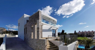 Three bedroom superior villas in Peyia, Paphos