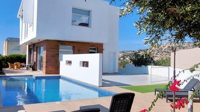 Three bedroom superior villas in Peyia, Paphos