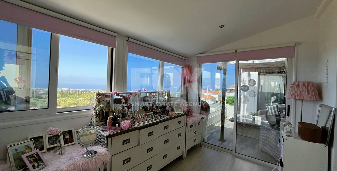 Four bedroom spacious villa with amazing sea view