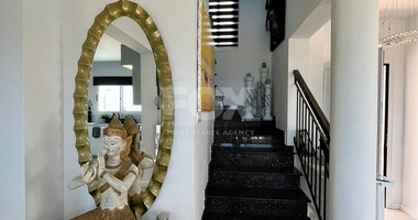 Four bedroom spacious villa with amazing sea view