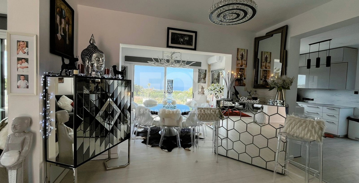 Four bedroom spacious villa with amazing sea view