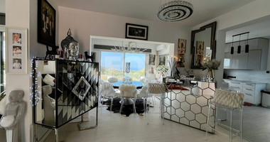 Four bedroom spacious villa with amazing sea view