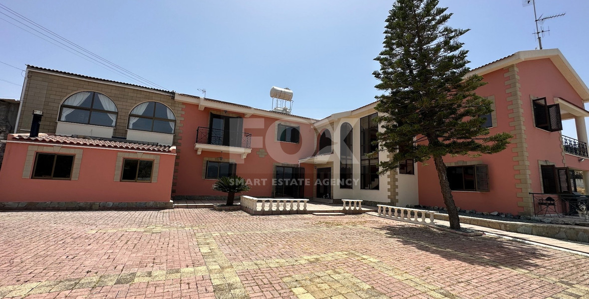 Luxurious Versatile Retreat in the Heart of Prastio offering open views,5 bedrooms, 3 bathrooms.