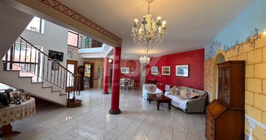 Luxurious Versatile Retreat in the Heart of Prastio offering open views,5 bedrooms, 3 bathrooms.