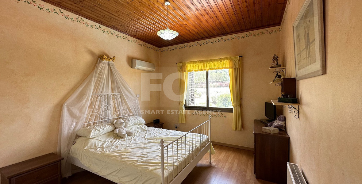 Luxurious Versatile Retreat in the Heart of Prastio offering open views,5 bedrooms, 3 bathrooms.