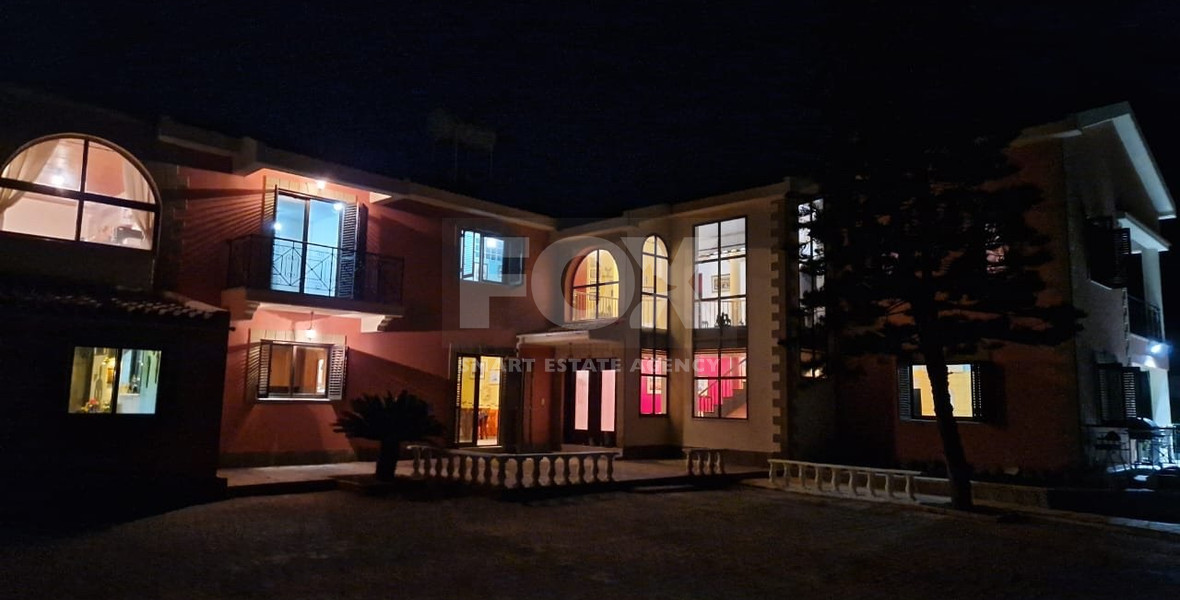 Luxurious Versatile Retreat in the Heart of Prastio offering open views,5 bedrooms, 3 bathrooms.