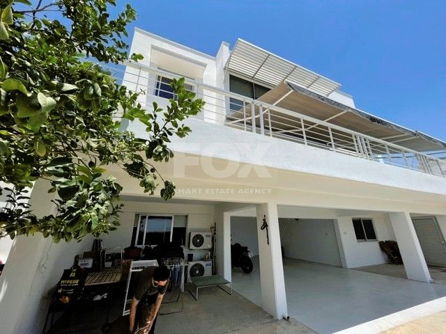 Modern Villa with Panoramic Sea Views in Prime Central Location with easy access to schools and all amenities