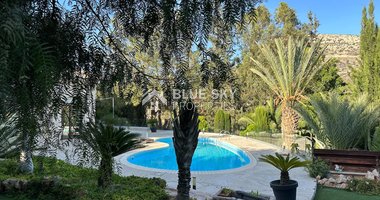 A Beautiful furnished villa with Annex, nestled in mature gardens, 7 minutes from Germasogia Round about and Foleys School.