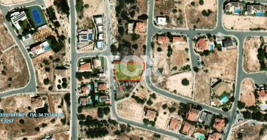 "Prime Residential Plot for Luxurious South-Facing Villa Adjacent to Green Area"