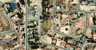 "Prime Residential Plot for Luxurious South-Facing Villa Adjacent to Green Area"