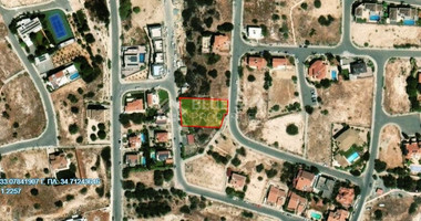 "Prime Residential Plot for Luxurious South-Facing Villa Adjacent to Green Area"