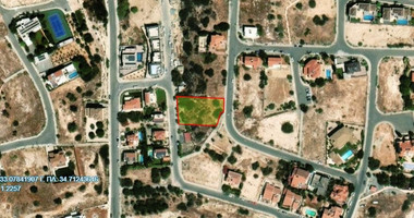 "Prime Residential Plot for Luxurious South-Facing Villa Adjacent to Green Area"