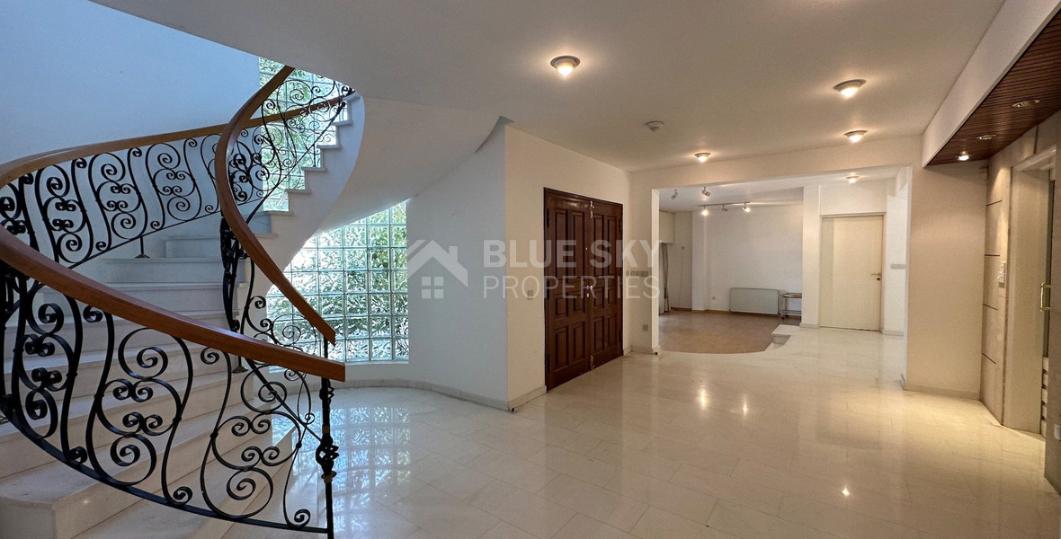 FOR SALE: VERSATILE BUILDING FOR HOME AND BUSINESS USE IN  PRIME LOCACATION NEAR ALL AMENITIES.