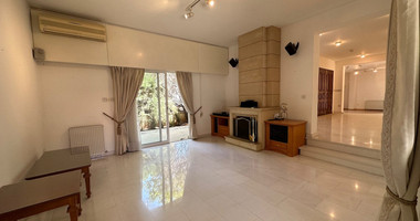 FOR SALE: VERSATILE BUILDING FOR HOME AND BUSINESS USE IN  PRIME LOCACATION NEAR ALL AMENITIES.