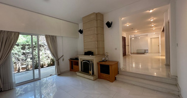 FOR SALE: VERSATILE BUILDING FOR HOME AND BUSINESS USE IN  PRIME LOCACATION NEAR ALL AMENITIES.