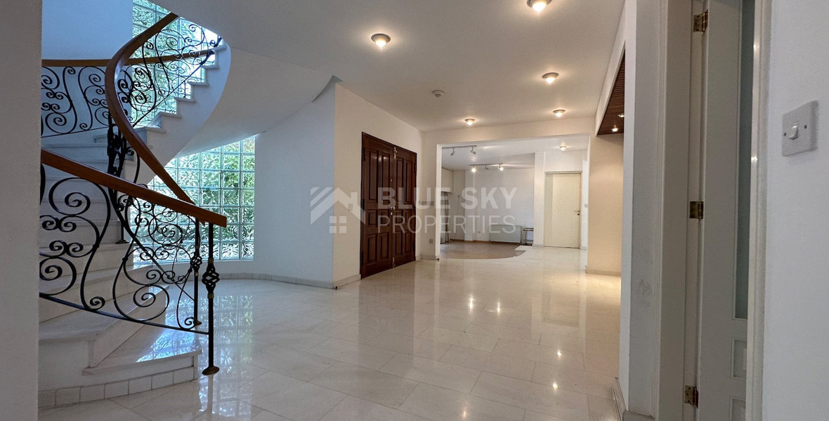 FOR SALE: VERSATILE BUILDING FOR HOME AND BUSINESS USE IN  PRIME LOCACATION NEAR ALL AMENITIES.