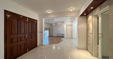 FOR SALE: VERSATILE BUILDING FOR HOME AND BUSINESS USE IN  PRIME LOCACATION NEAR ALL AMENITIES.