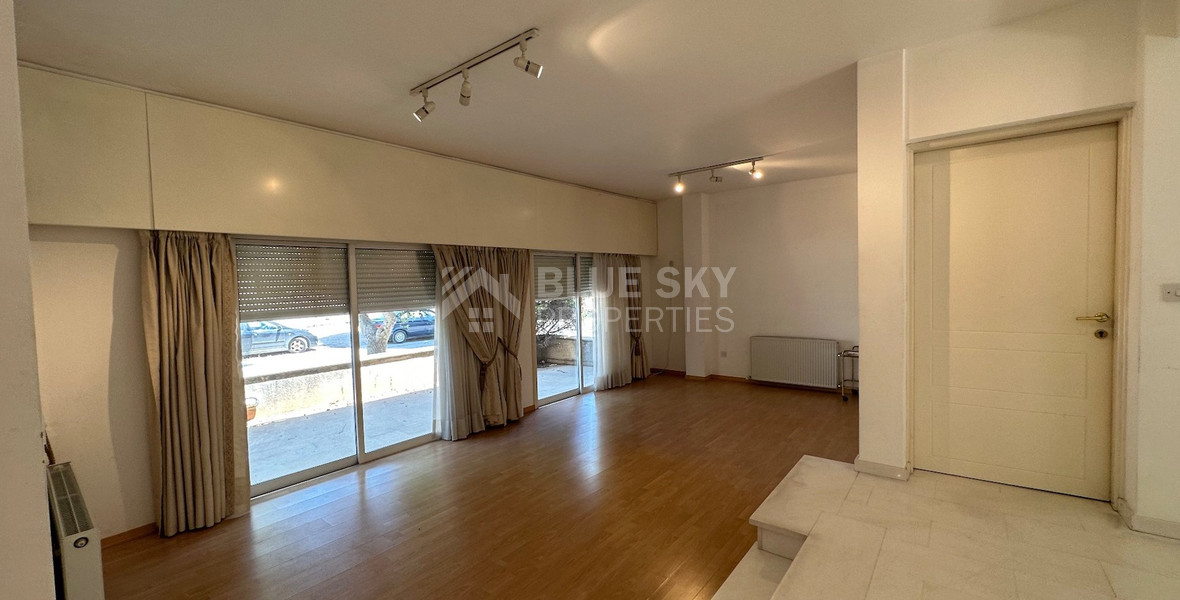 FOR SALE: VERSATILE BUILDING FOR HOME AND BUSINESS USE IN  PRIME LOCACATION NEAR ALL AMENITIES.