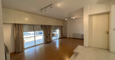 FOR SALE: VERSATILE BUILDING FOR HOME AND BUSINESS USE IN  PRIME LOCACATION NEAR ALL AMENITIES.