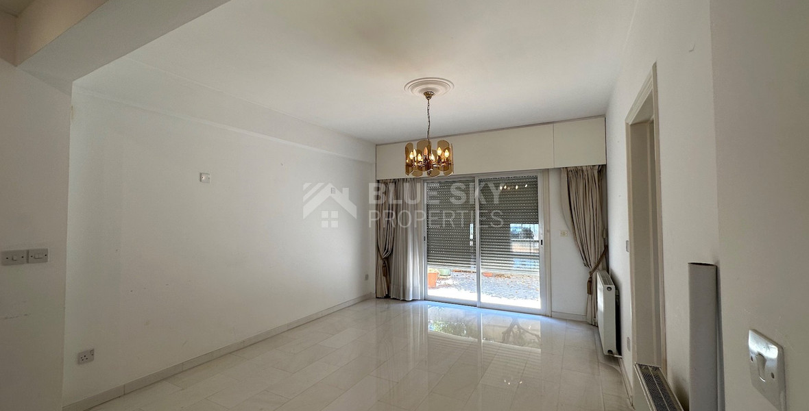 FOR SALE: VERSATILE BUILDING FOR HOME AND BUSINESS USE IN  PRIME LOCACATION NEAR ALL AMENITIES.