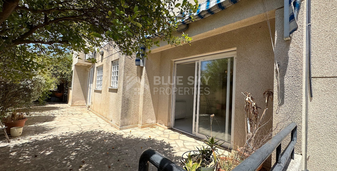 FOR SALE: VERSATILE BUILDING FOR HOME AND BUSINESS USE IN  PRIME LOCACATION NEAR ALL AMENITIES.