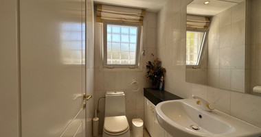 FOR SALE: VERSATILE BUILDING FOR HOME AND BUSINESS USE IN  PRIME LOCACATION NEAR ALL AMENITIES.