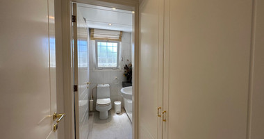 FOR SALE: VERSATILE BUILDING FOR HOME AND BUSINESS USE IN  PRIME LOCACATION NEAR ALL AMENITIES.