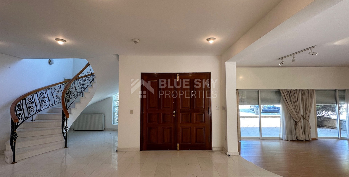 FOR SALE: VERSATILE BUILDING FOR HOME AND BUSINESS USE IN  PRIME LOCACATION NEAR ALL AMENITIES.