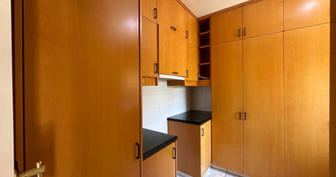 FOR SALE: VERSATILE BUILDING FOR HOME AND BUSINESS USE IN  PRIME LOCACATION NEAR ALL AMENITIES.