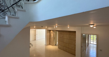 FOR SALE: VERSATILE BUILDING FOR HOME AND BUSINESS USE IN  PRIME LOCACATION NEAR ALL AMENITIES.