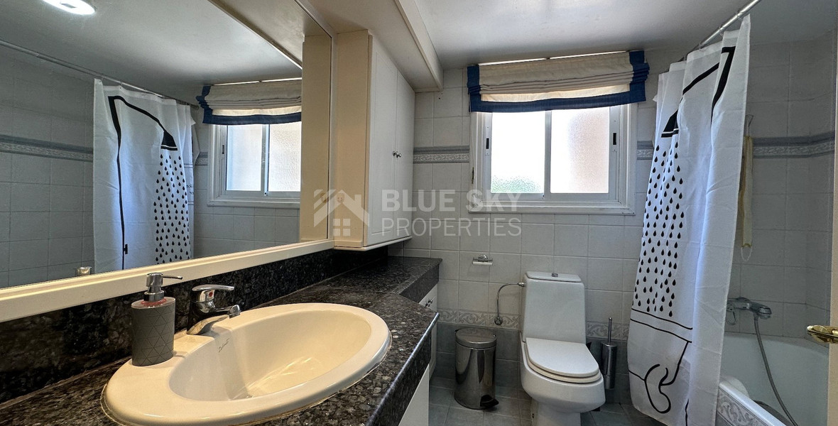 FOR SALE: VERSATILE BUILDING FOR HOME AND BUSINESS USE IN  PRIME LOCACATION NEAR ALL AMENITIES.