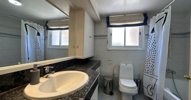 FOR SALE: VERSATILE BUILDING FOR HOME AND BUSINESS USE IN  PRIME LOCACATION NEAR ALL AMENITIES.