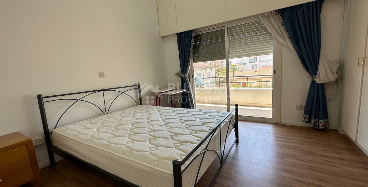 FOR SALE: VERSATILE BUILDING FOR HOME AND BUSINESS USE IN  PRIME LOCACATION NEAR ALL AMENITIES.