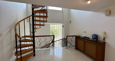 FOR SALE: VERSATILE BUILDING FOR HOME AND BUSINESS USE IN  PRIME LOCACATION NEAR ALL AMENITIES.