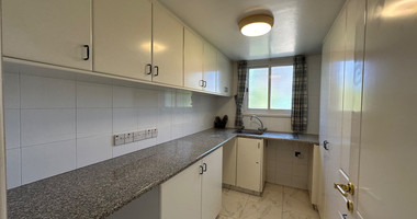 FOR SALE: VERSATILE BUILDING FOR HOME AND BUSINESS USE IN  PRIME LOCACATION NEAR ALL AMENITIES.