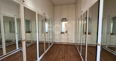 FOR SALE: VERSATILE BUILDING FOR HOME AND BUSINESS USE IN  PRIME LOCACATION NEAR ALL AMENITIES.