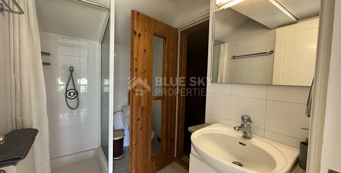 FOR SALE: VERSATILE BUILDING FOR HOME AND BUSINESS USE IN  PRIME LOCACATION NEAR ALL AMENITIES.