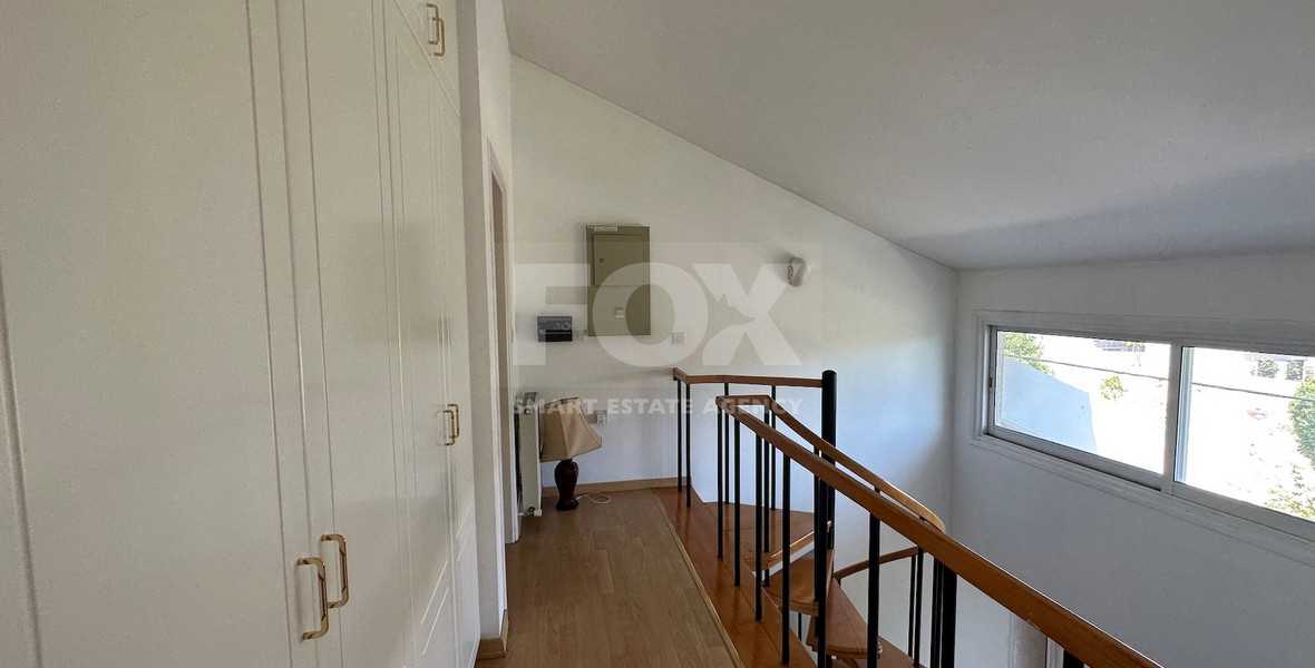 FOR SALE: VERSATILE BUILDING FOR HOME AND BUSINESS USE IN  PRIME LOCACATION NEAR ALL AMENITIES.