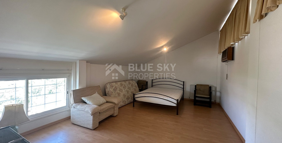 FOR SALE: VERSATILE BUILDING FOR HOME AND BUSINESS USE IN  PRIME LOCACATION NEAR ALL AMENITIES.