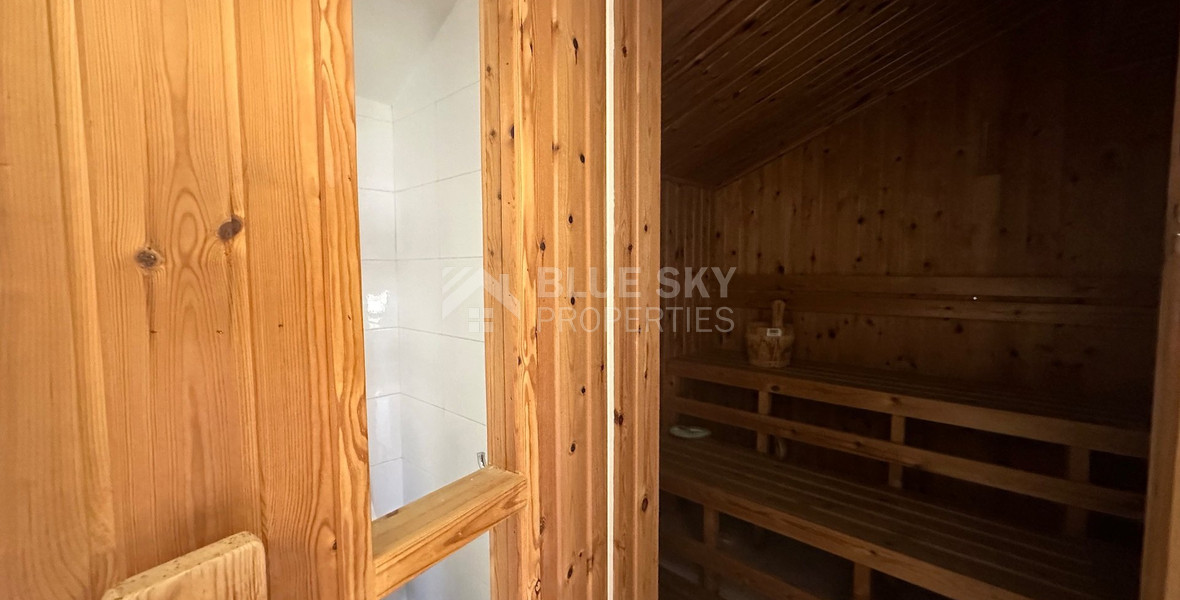 FOR SALE: VERSATILE BUILDING FOR HOME AND BUSINESS USE IN  PRIME LOCACATION NEAR ALL AMENITIES.