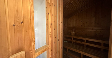 FOR SALE: VERSATILE BUILDING FOR HOME AND BUSINESS USE IN  PRIME LOCACATION NEAR ALL AMENITIES.